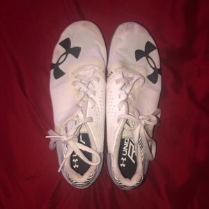 Under Armour  Kick Distance Spike Sneaker